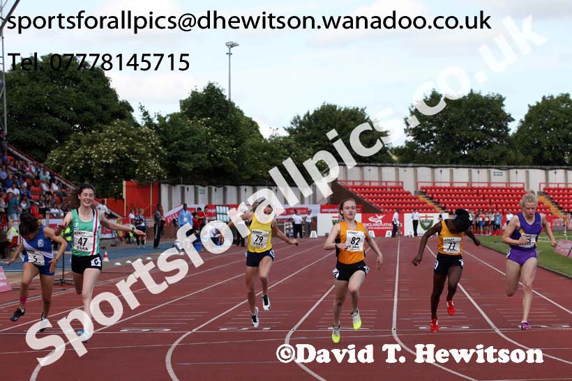 Junior girls 100 metres, 2015 English Schools Track and Field Champs., Gateshead Stadium. Photo: David T. Hewitson/Sports for All Pics